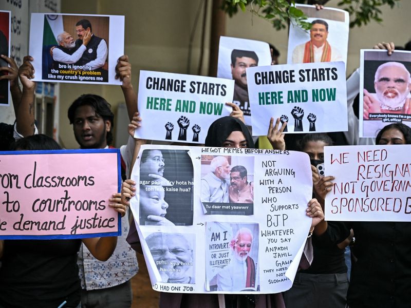 पेपरफुटीविरोधातील विद्यार्थी आंदोलन: मोदींच्या आश्वासनानंतर पुढे काय?