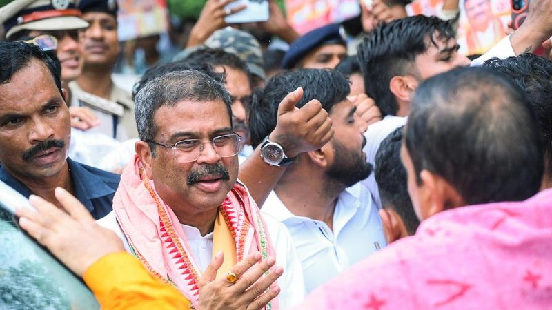 धर्मेंद्र प्रधान यांचा राजीनाम्यानंतर खुलासा: 'पंतप्रधानांकडून आंदोलकांच्या मागण्या मान्य करण्याची परवानगी मागितली होती'